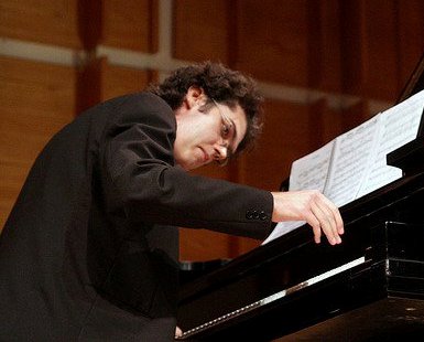 Bogdan+Dulu+Performing+in+NY